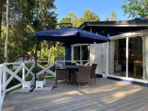 Modry Domek Sznurki Całoroczny Ogrodzony