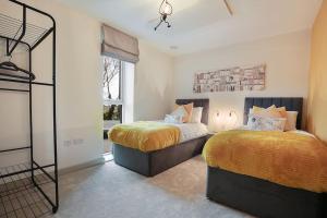 Spacious 4 bed home with gym and tennis court