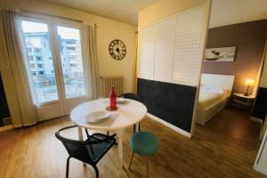 Appartements Cosy studio just a stone-s throw from the old town : photos des chambres