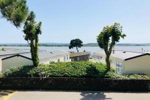 Family Seaside Retreat Private Stay at 5-Star Rockley Holiday Park Poole