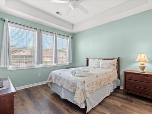 Barefoot Landing Condo , Quiet Family & Golf Retreat for 4