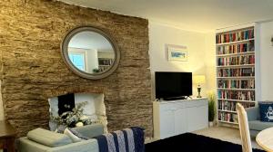 Bosuns Call Central Dartmouth - 2 Bed Apartment Self Check In Fast WiFi & Workspace
