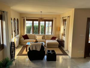 Spacious villa with sea view and private pool