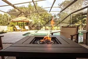 Cozy Lakefront Home w/ Pool -7 mins from Legoland - 莱克威尔士