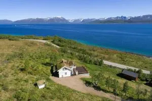 Centrally Located Cabin by the Sea - Sortland - Strand