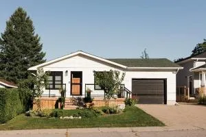 The Old Homestead - Gorgeous backyard right in The Heart of Picton - 皮克顿