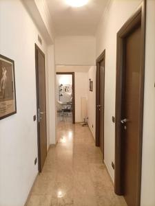 Mia Ginger, Stazione Trastevere vicinanze