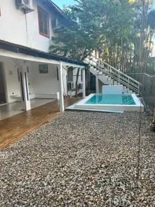 Villa Lourdes - La Iglesia