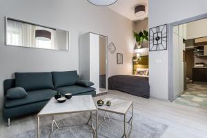 Elegant Duplex Near City Greenery