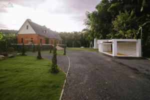 Club Khan River Hill