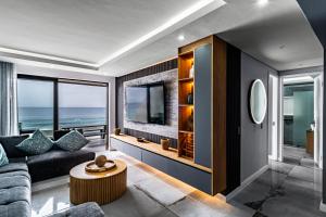 Modern Chic Beachfront Apartment
