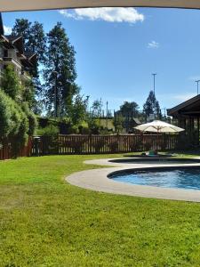 CONDOMINIO LOS CASTAÑOS ALICURA, PUCÓN, departamento 2 dormitorios, 1 baño, estacionamiento, piscina