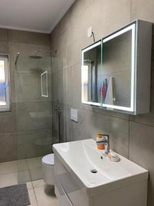 Bright & Cozy Room with Balcony