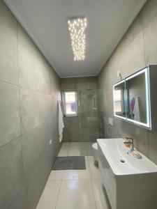 Bright & Cozy Room with Balcony