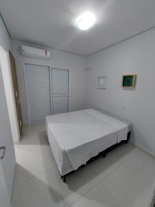 Apartamento a 50m praia maitinga, wifi, churrasqueira na varanda