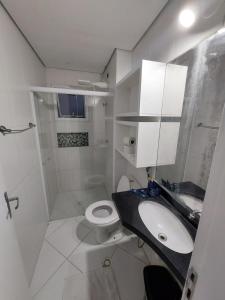 Apartamento a 50m praia maitinga, wifi, churrasqueira na varanda