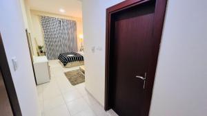 Master Room with attach Bathroom Near Mall of the Emirates