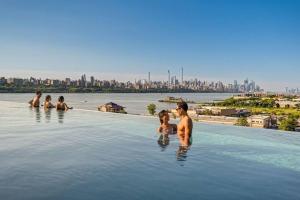 Free Parking in Prime Area w King bd