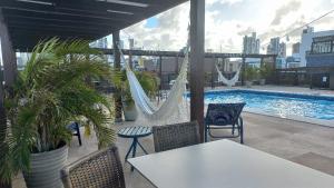 Flat mobiliado, beira mar na melhor localização da Praia do Cabo Branco - João Pessoa PB