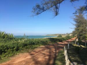 Casa de seis suites na beira do mar