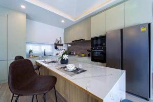 Private Modern 3 Bedroom Pool Villa! AV1