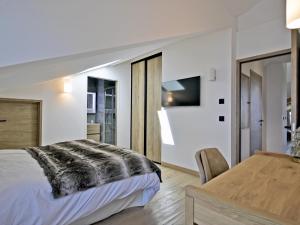 Appartement rénové avec ski aux pieds, 4 chambres et prestations incluses à Courchevel - FR-1-613A-29