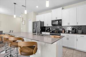 4 Bedrooms 3 Bathrooms Storey Lake 4817 Ll