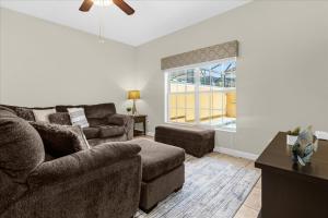 4 Bedrooms 3 Bathrooms Paradise Palms 8963 Cat