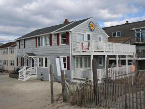 Peahala Park Oceanfront Duplex With Oceanviews! - Ubytování bez kategorie ve městě Brant Beach