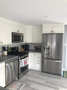 Hear The Ocean From This Well Kept Oceanside Duplex - Ubytování bez kategorie ve městě Brant Beach