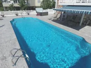 7 Bedrooms, Gorgeous Pool On The Ocean Side! - Loveladies