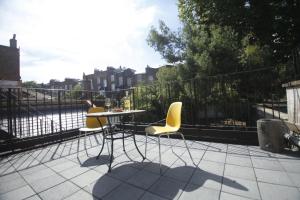 COSY CAMDEN 2 BEDROOM APARTMENT WITH TERRACE