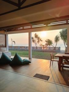 Batu Bulat Villa Lakey Peak