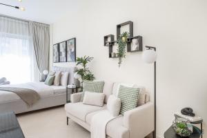 Comfortable Studio at Lago Vista A Dubai Production City by Deluxe Holiday Homes