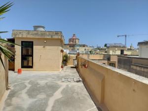 Attard - Studio Flatlet - central