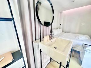 Phòng Tiêu chuẩn giường đôi - Không hút thuốc (Standard Double Room - Non-Smoking)