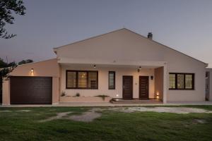 Relax Villa Tanasia with a pool near Split