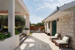 Relax Villa Tanasia with a pool near Split