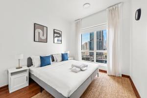 StoneTree - Furnished 1BR in JLT with Lake View