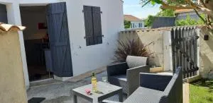 MAISON PAISIBLE , à 6 minutes des plages, vélos. - 勒沙托多莱龙