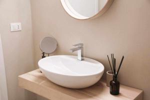 Waterfront balcony I Grani 1 Resort Style Suite