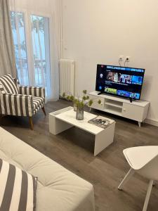 Metropolitan Complex Apartment-next to Metropolitan Hospital,Karaiskaki,Sef