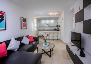 Estepona Marina, Winter Sun from 99E per night, Sea Views, Balcony, Lift, Wifi