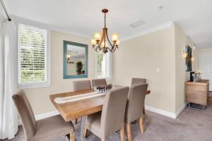 3 Bedrooms 25 Bathrooms Re7635 Hc