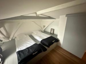 Apartment T3 Standing Center station and shops