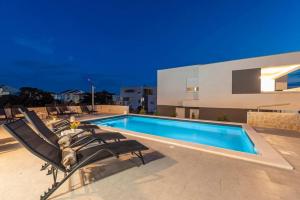 Villa Adria 1, luxury apartment with a pool