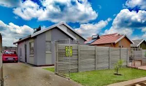 Klaasy's 1 bedroom Cosy home Johannesburg South - Vosloorus