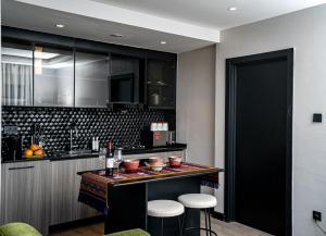 Escada Studio & 2-bedroom, Rooftop Lounge & Restaurant, Swimming Pool, Gym, Workspace, Wonderiss Properties Westlands Living