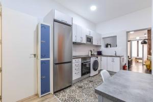 Latina Corporate Housing with Billard &Darts