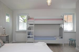 Pałac i Folwark Brzeźnica